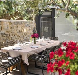 4 Bedroom Luxury Villa Retreat with Heated Infinity Pool near Buje, Sleeps 8-10